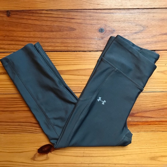 Under Armour Grey Capris Running Leggings, EUC, S - Picture 12 of 12